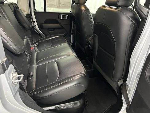 Used 2022 Jeep Wrangler Unlimited Sahara AWD/4WD image 14