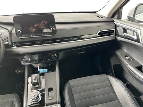 Used 2024 Mitsubishi Outlander SE image 25