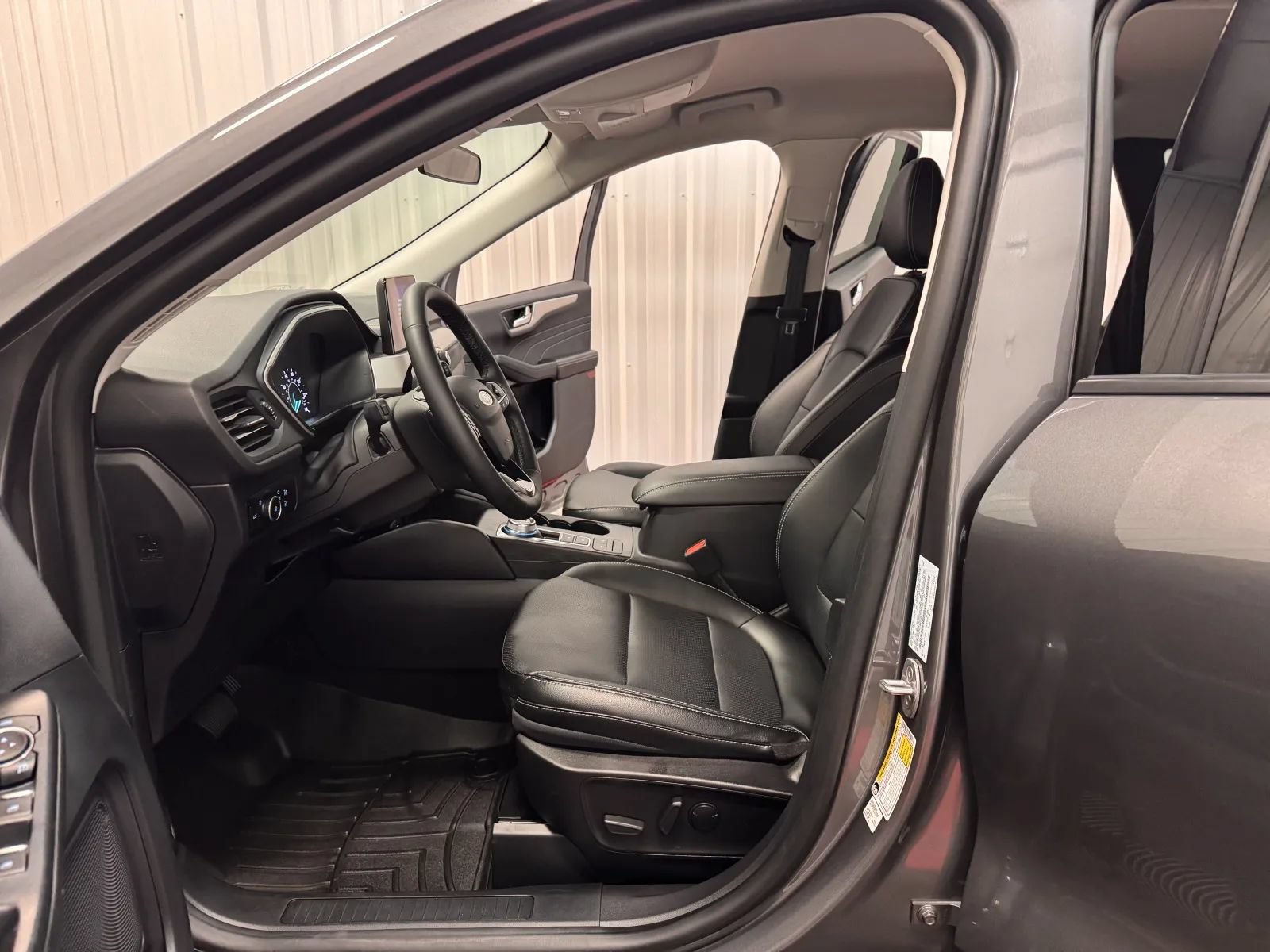 Used 2022 Ford Escape SEL FWD image 32
