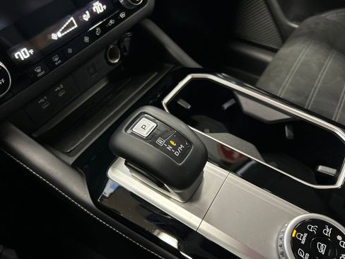 Used 2025 Mitsubishi Outlander SE image 23