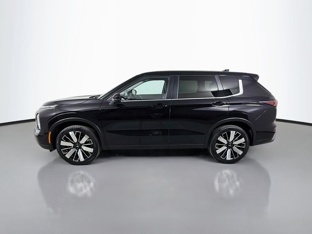Used 2025 Mitsubishi Outlander AWD image 9