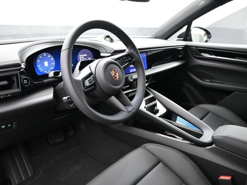 New 2026 Porsche Macan 4 Electric AWD/4WD image 4