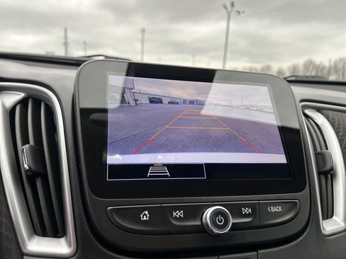 Used 2025 Chevrolet Malibu LT image 24