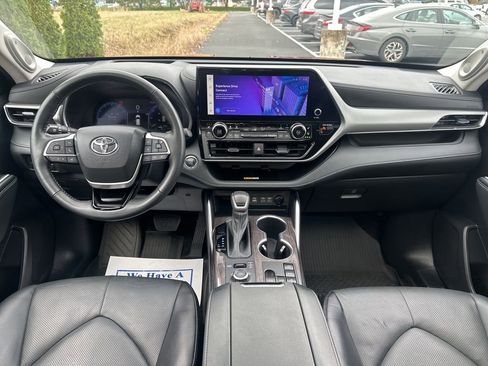 Used 2023 Toyota Highlander Platinum image 35
