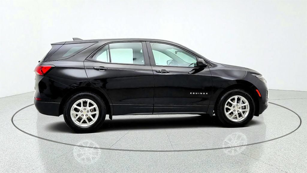 Used 2024 Chevrolet Equinox LS FWD image 4