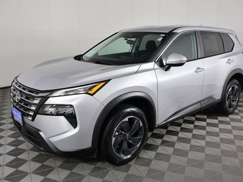 Used 2025 Nissan Rogue SV image 10