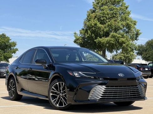 Certified 2025 Toyota Camry XLE FWD image 3