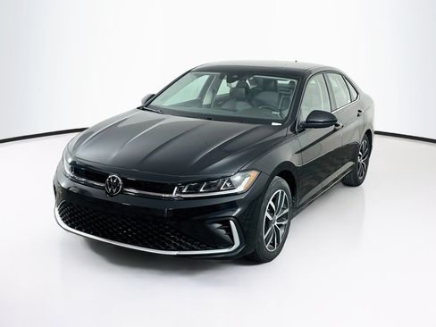 Used 2025 Volkswagen Jetta SE FWD image 3