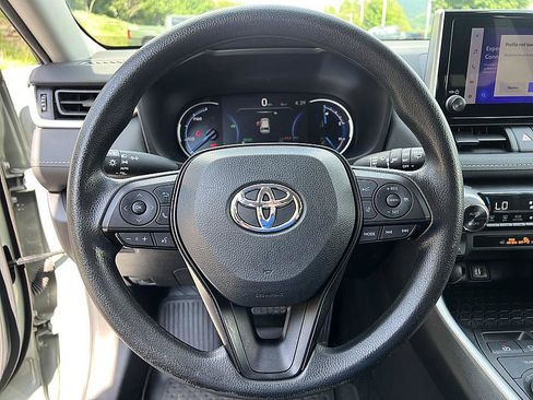 Used 2023 Toyota RAV4 XLE AWD/4WD image 13