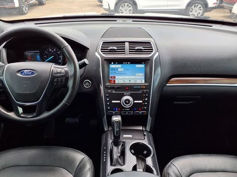 Used 2017 Ford Explorer Limited FWD image 7