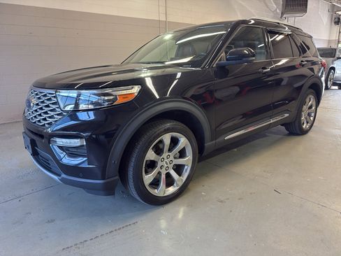 Used 2020 Ford Explorer Platinum w/ Premium Technology Package AWD/4WD image 3