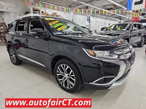 Used 2018 Mitsubishi Outlander SE image 1
