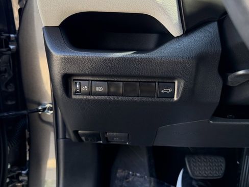 Used 2021 Toyota RAV4 XLE Premium image 21