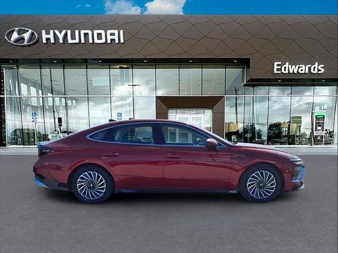New 2025 Hyundai Sonata Limited image 8