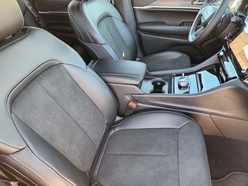 New 2026 Jeep Grand Cherokee Altitude image 15