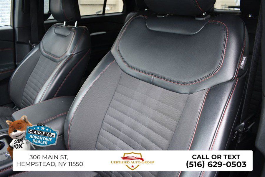 Used 2025 Ford Explorer ST-Line w/ ST-Line Street Pack AWD/4WD image 11