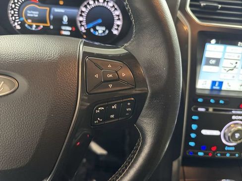 Used 2017 Ford Explorer Platinum image 12