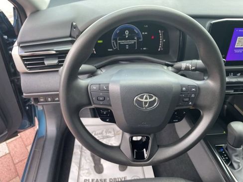 Used 2025 Toyota Camry LE FWD image 13