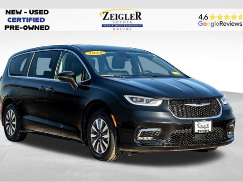 Used 2024 Chrysler Pacifica Select image 1