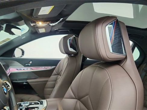 Used 2024 BMW 740i image 32