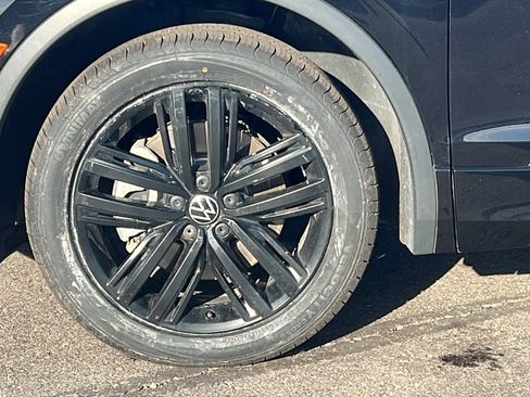 Used 2022 Volkswagen Tiguan SE R-Line image 9