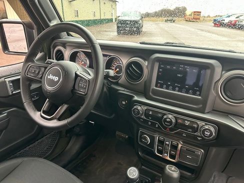 Used 2022 Jeep Gladiator Sport image 31