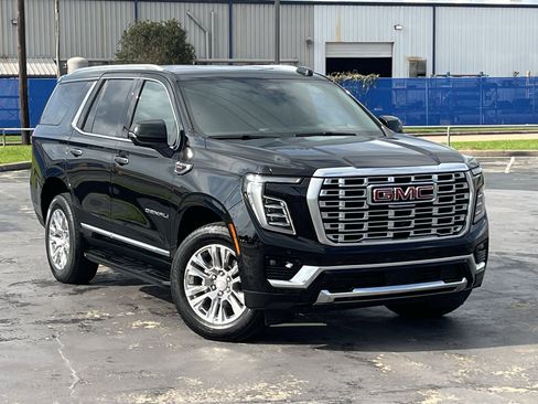 Used 2025 GMC Yukon Denali AWD/4WD image 3