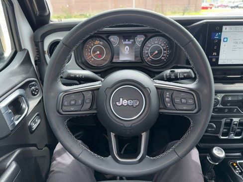 Used 2025 Jeep Wrangler Unlimited Sport AWD/4WD image 19