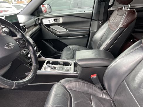 Used 2020 Ford Explorer Platinum w/ Premium Technology Package AWD/4WD image 9