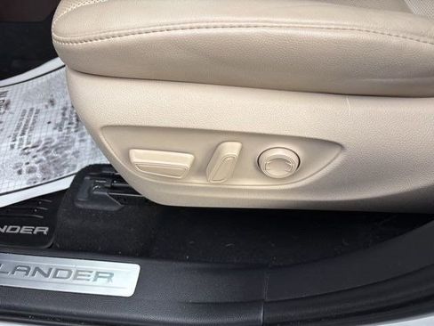 Used 2020 Toyota Highlander Limited image 11