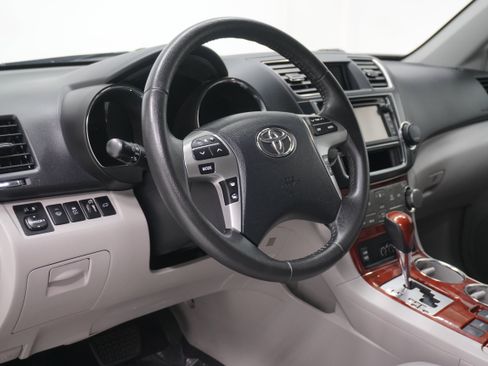Used 2013 Toyota Highlander Limited FWD image 10
