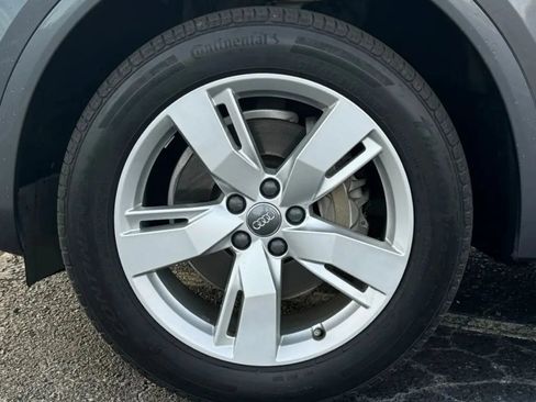 Used 2018 Audi Q5 2.0T Premium Plus w/ Premium Plus Package AWD/4WD image 2