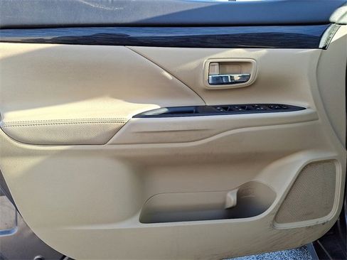 Used 2017 Mitsubishi Outlander SEL image 15