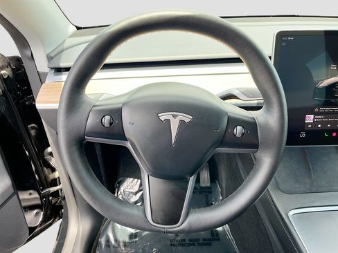 Used 2024 Tesla Model Y Long Range AWD/4WD image 11