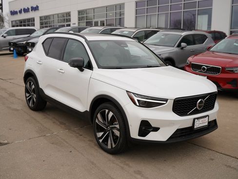 New 2025 Volvo XC40 B5 Plus w/ Protection Package Premier image 3