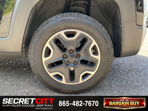 Used 2015 Jeep Renegade Trailhawk AWD/4WD image 10