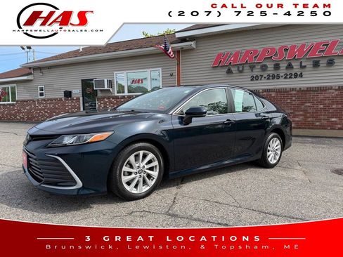 Used 2021 Toyota Camry LE w/ Carpet Mat Package (TMS) AWD/4WD image 2