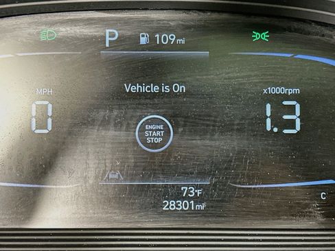 Used 2025 Hyundai Venue SEL FWD image 19