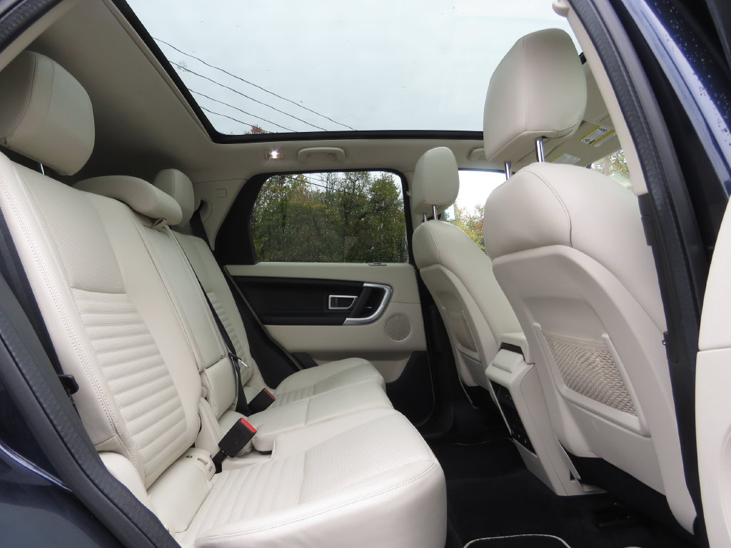 Used 2019 Land Rover Discovery Sport HSE Luxury AWD/4WD image 16
