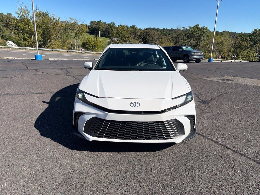 Used 2025 Toyota Camry SE FWD image 3