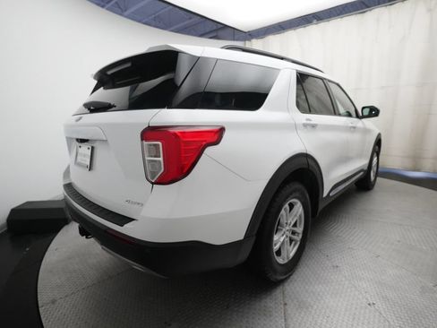 Used 2022 Ford Explorer XLT AWD/4WD image 13
