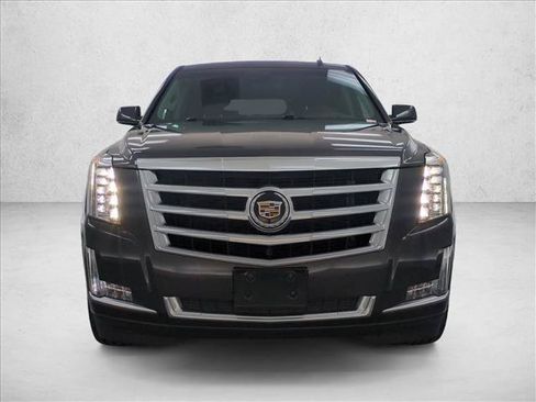 Used 2015 Cadillac Escalade Luxury RWD image 2
