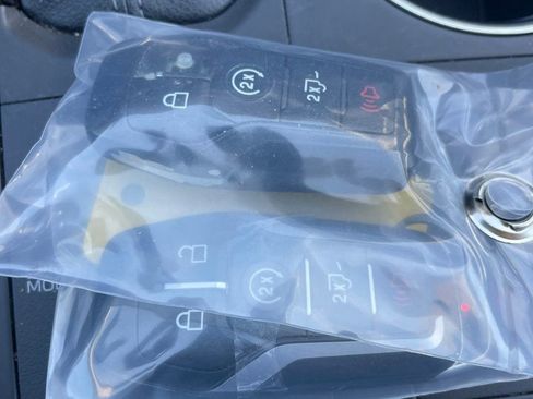 Used 2015 Ford F150 Lariat image 14