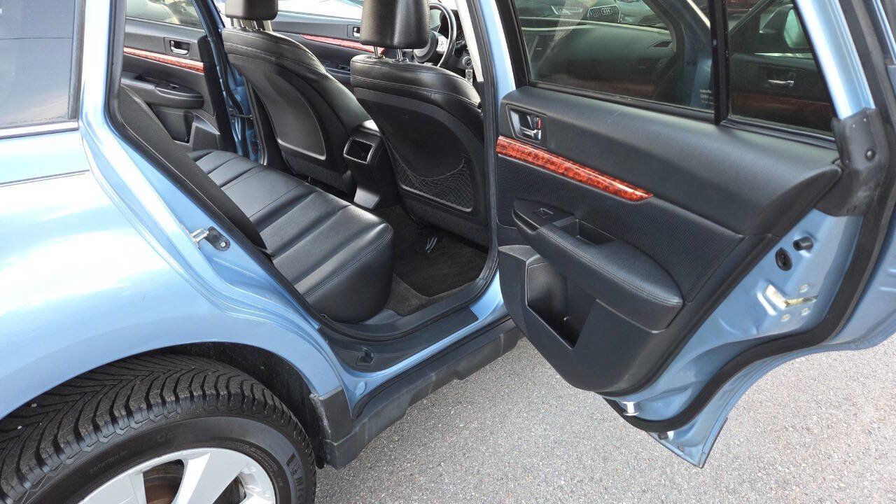 Used 2011 Subaru Outback 2.5i Limited AWD/4WD image 37