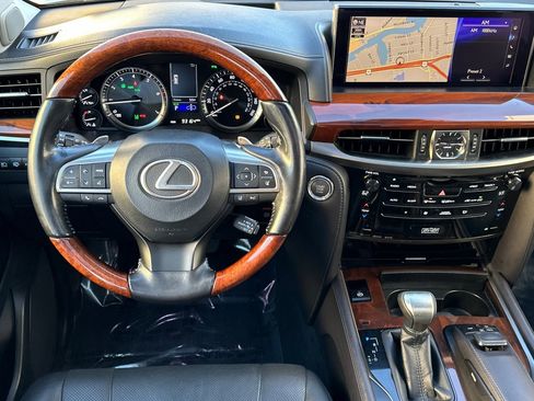 Used 2017 Lexus LX 570 4WD image 16