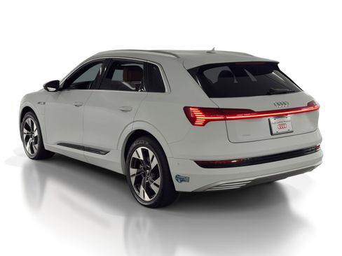 Used 2021 Audi e-tron Premium Plus w/ Premium Plus Package image 3