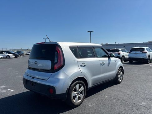 Used 2017 Kia Soul FWD image 2