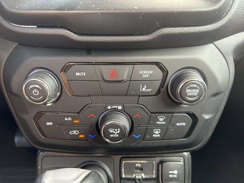Used 2023 Jeep Renegade Trailhawk AWD/4WD image 29