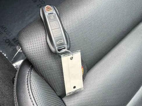 Used 2022 Porsche Taycan image 42