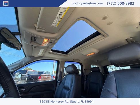 Used 2010 Cadillac Escalade Luxury image 32